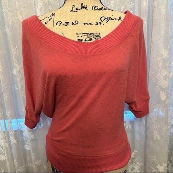 Pretty in Pink: 3-Quarter Sleeve Sweater for a Stylish You! - Picture 1 of 2